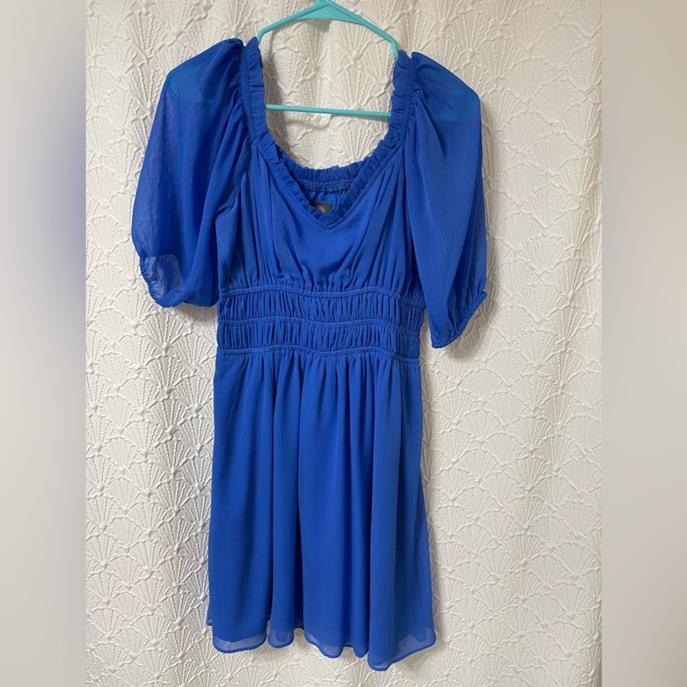 Ruffle shoulders